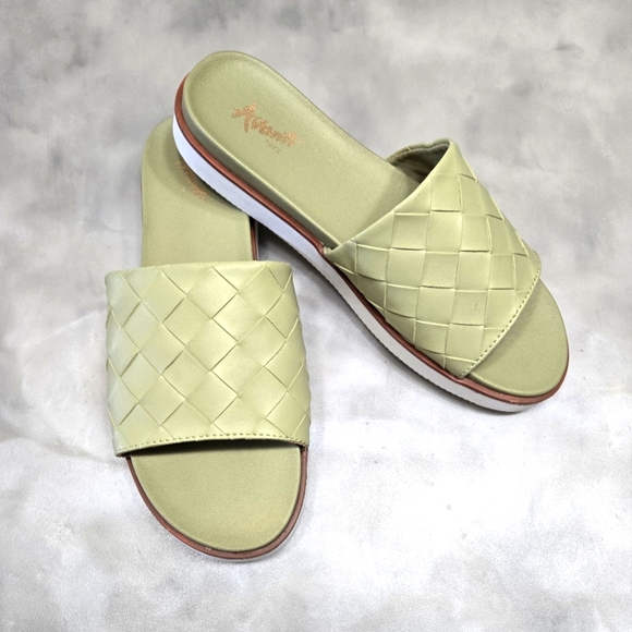 Avanti Basket Sage hand crafted Vegan Slide Sandals. Size 10 - Picture 1 of 5